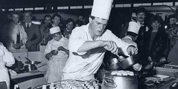 Philippe Etchebest en cuisine lors d’un concours