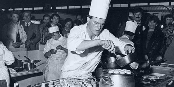 Philippe Etchebest en cuisine lors d’un concours